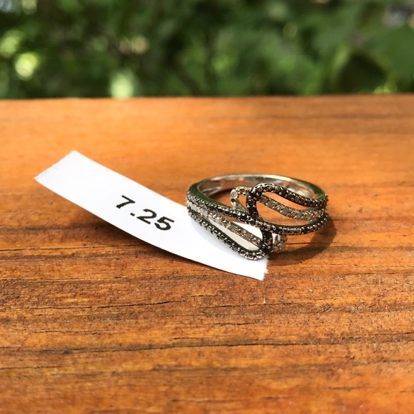 AUTHENTIC Black and White Diamond Ring Size 7.25 - Picture 2 of 3